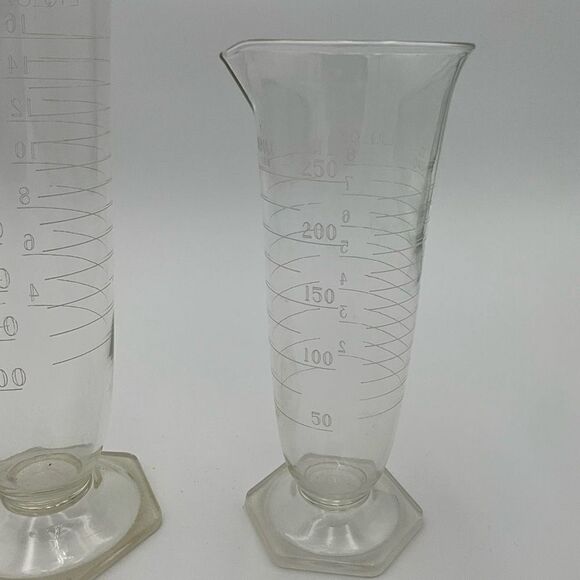 VINTAGE Mixology Glasses with etched measurements - Picture 3 of 5
